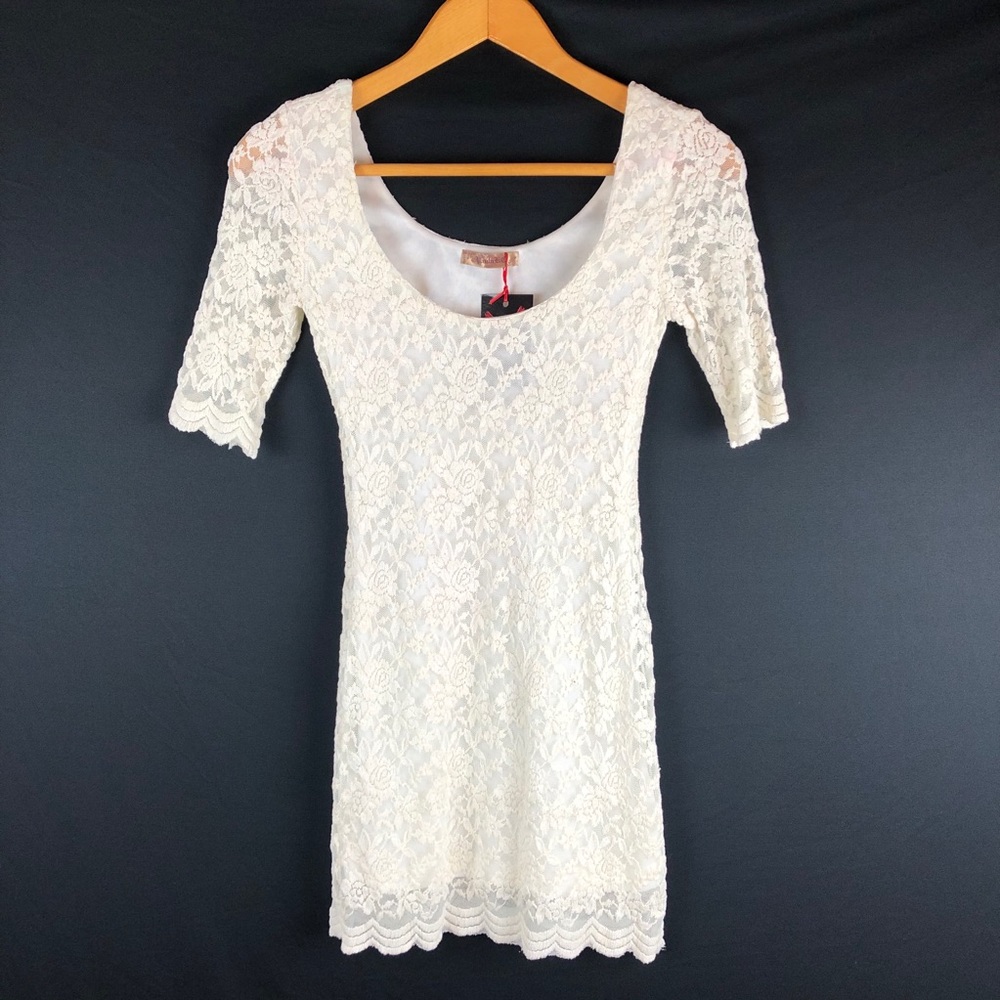 Pauln RC Lace Bodycon Dress